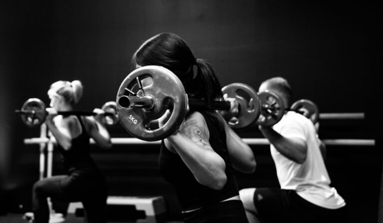 women lifting weights